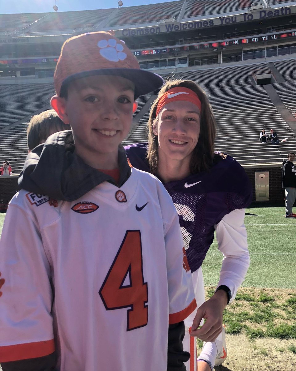 TigerMike0442's tweet photo. Congratulations to these 2 ๐
Legends and Icons on their first season dub ๐๐
๐๐๐ #TLaw16 #RunETN https://t.co/zAiRzpD5vc