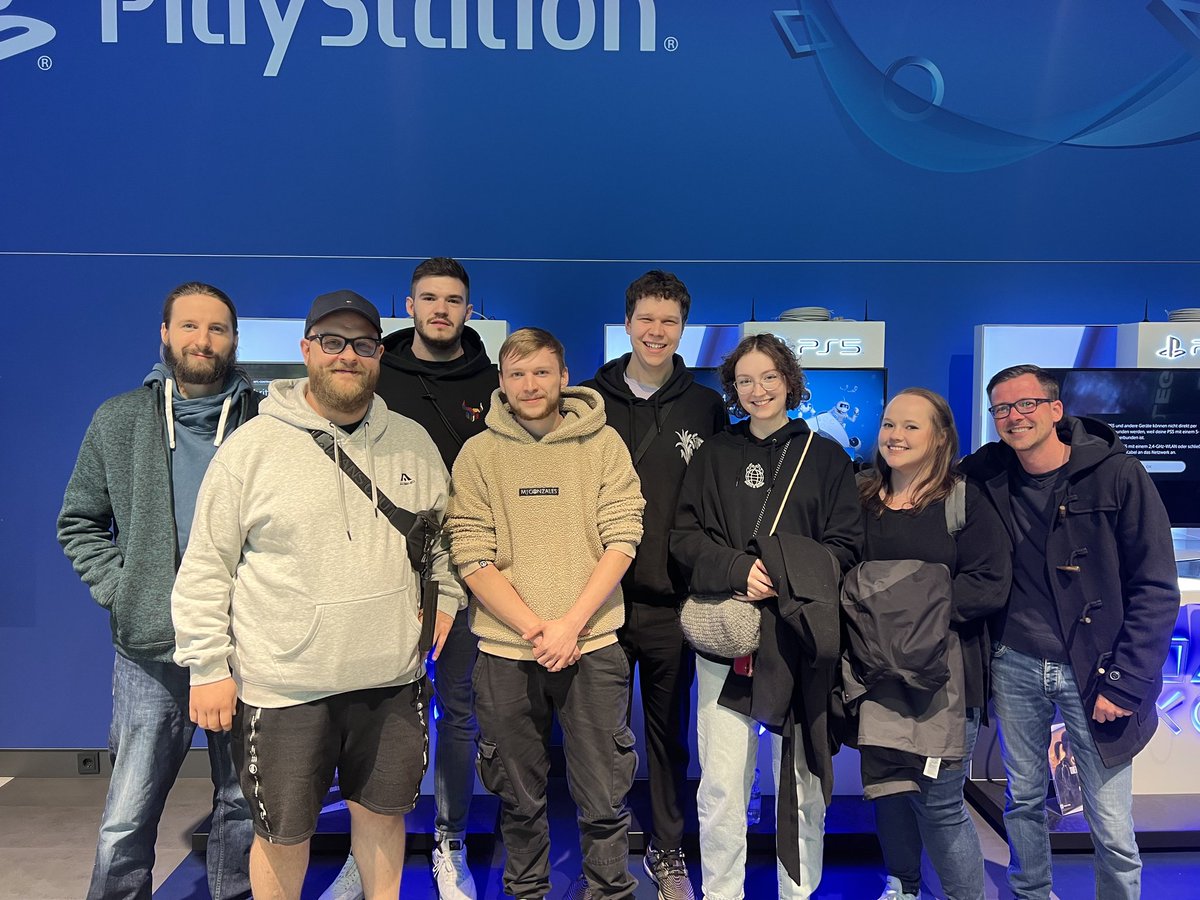 Die Watchparty der #VALORANTChampions heute im XPERION Köln war sehr nice! Gute vibes, entspannte Verpflegung und geile Stimmung - <a href="/Headshinsky/">Headshinsky 🎙</a> &amp; <a href="/CraftyMoustache/">Crafty</a> 👏

Gerne mehr davon!
