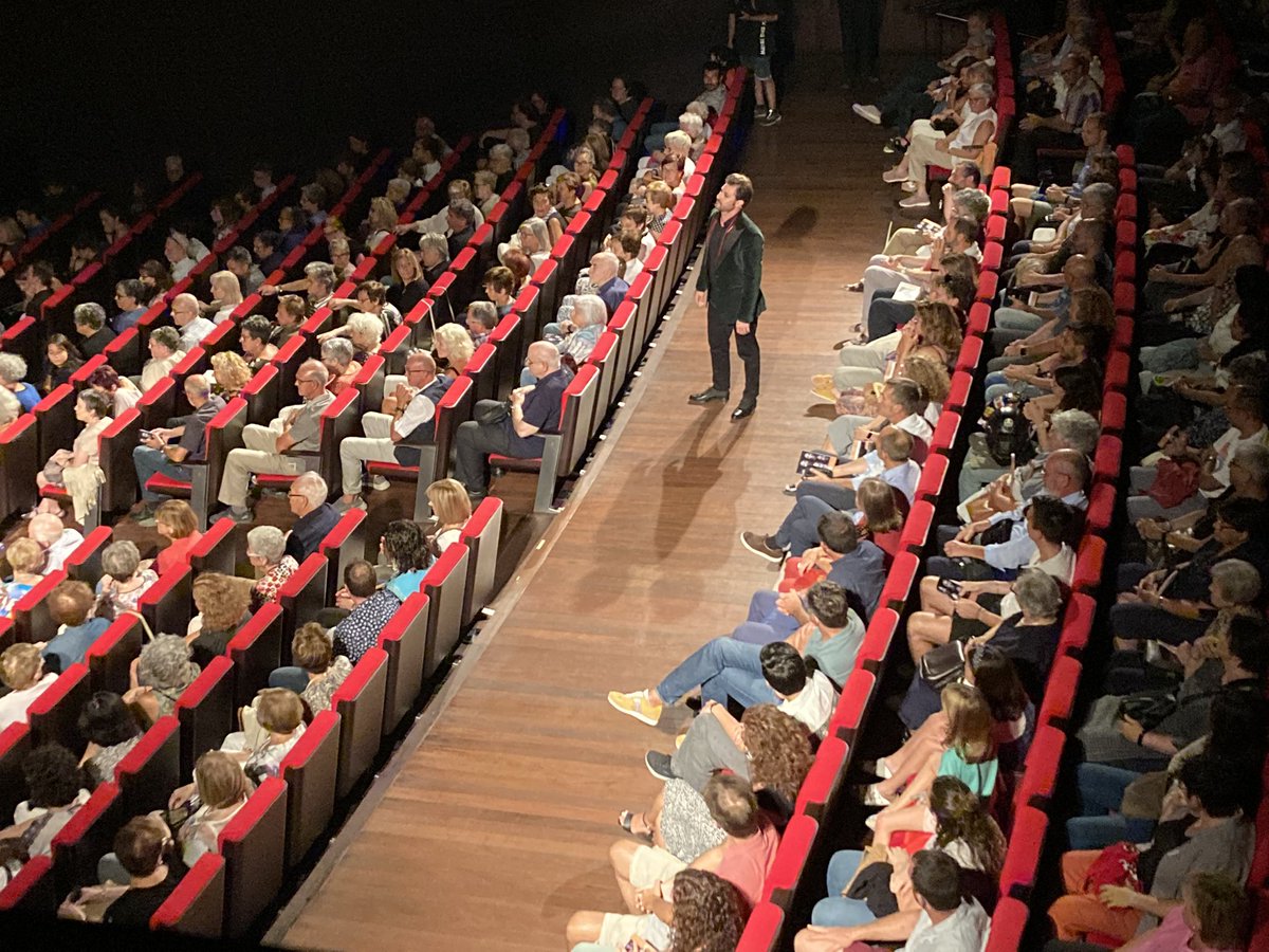 Kursaalmanresa's tweet photo. Acabem un cap de setmana fantàstic amb l’estrena d’ #Enecus, la Tranformació d’ @EnricLlort; un espectacle musical profund i emotiu a l’entorn d’Ignasi de Loiola. Una producció 100% manresana dins dels actes de @Manresa2022. Enhorabona a tot l’equip! https://t.co/z222TH3CZp