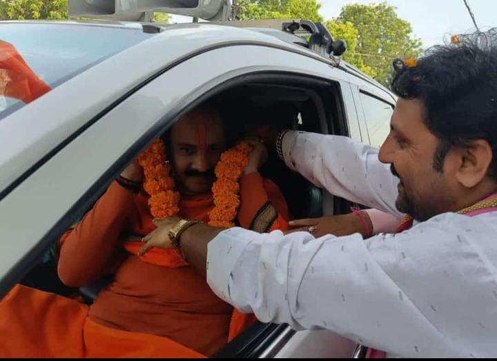 manojsharma_bjp's tweet photo. अशोकनगर में तर्पण महाशिवपुराण करने पधारे भगवान महादेव के परम भक्त परम श्रद्धेय पंडित जी श्री @PanditPradeepM जी का आत्मीय स्वागत कर आशीर्वाद प्राप्त किया।
श्री शिवाय नमस्तुभयम। https://t.co/ZVl0iEpx9P