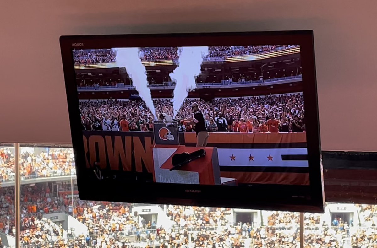TC_CLE's tweet photo. The man of the hour, future HOFer Joe Thomas, smashes a guitar pregame in true Cleveland fashion 🎸 https://t.co/GA8o563ZGX