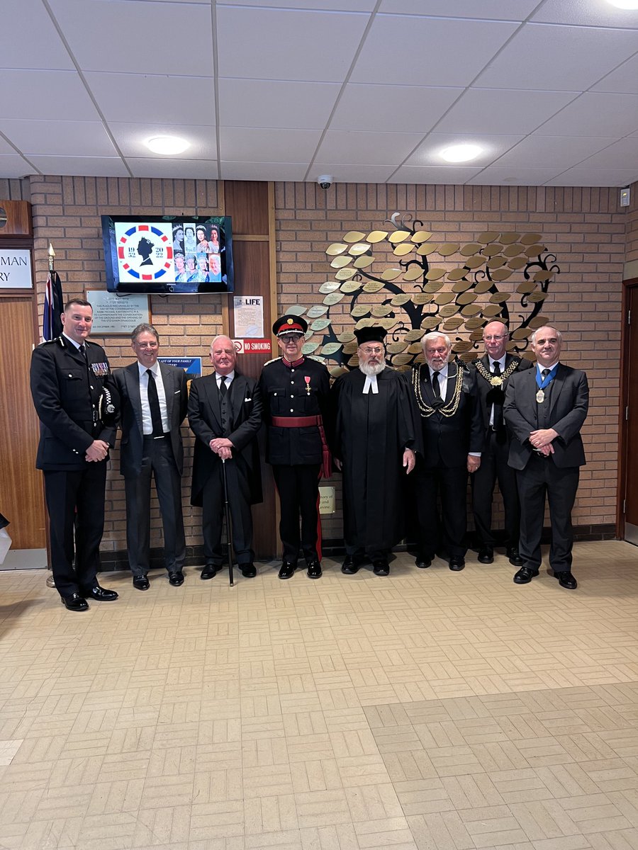 eziff_OBE_DL's tweet photo. Honoured to represent ⁦@LordLtWY⁩ and speak at Service of Remembrance and Thanksgiving for the life of Her Late Majesty Queen Elizabeth ll by the Jewish Communities of Yorkshire. Thank you for 70 years of wonderful service. MHDS Rest in Peace.            G-d Save the King. https://t.co/4Nwb7gf2dK
