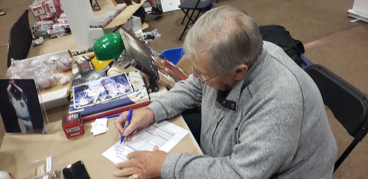 DaTechGuyblog's tweet image. Here is a cool #baseballsimulation gamer moment Denny McLain the winning pitcher of the 7th game of our 1969 league world series signing the box score for the manager of our @mets team that won @PursuePennant