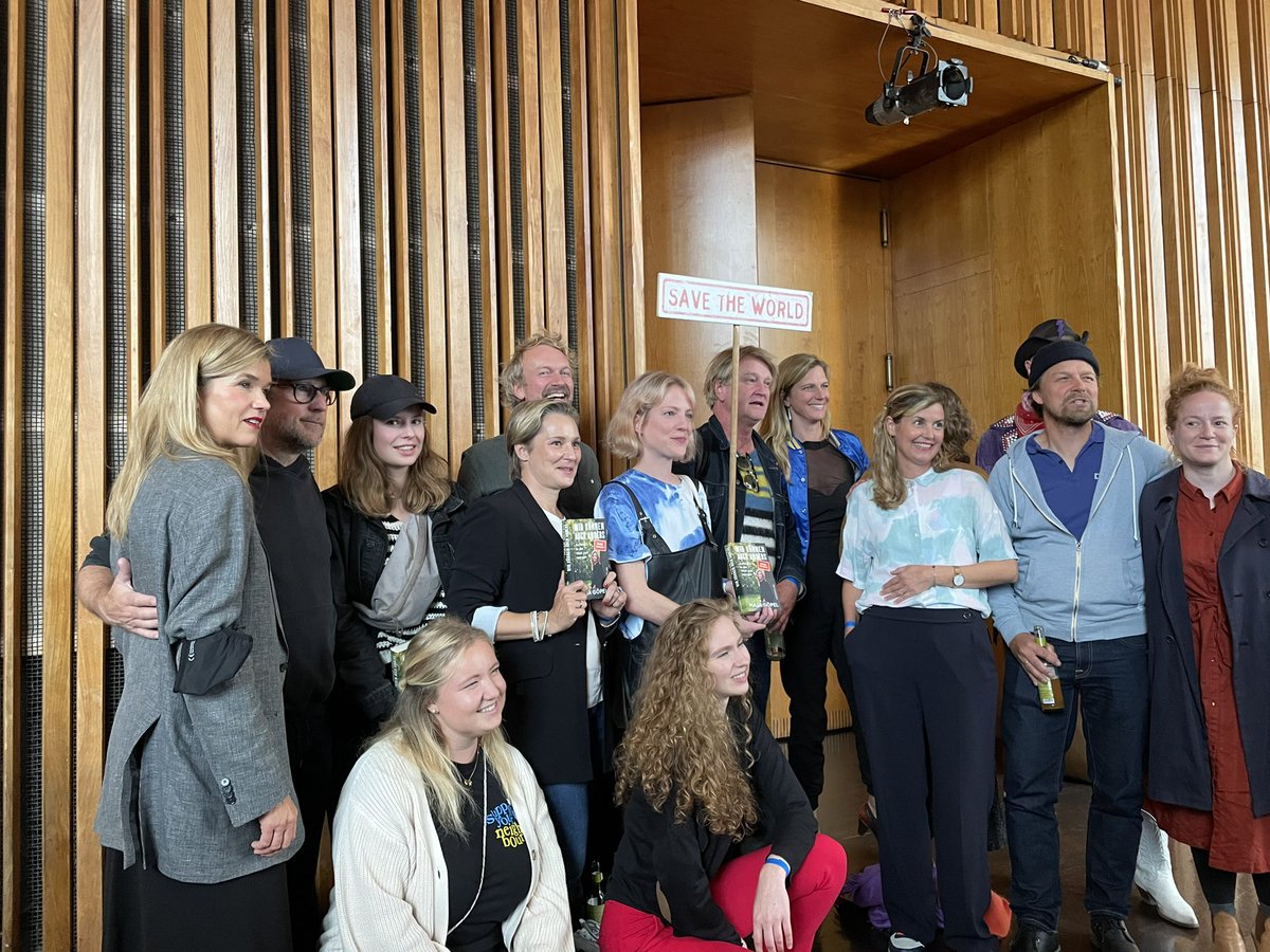 David_Wortmann's tweet photo. Power Buch-Launch von Maja Göpels neuer Mutschrift #WirKönnenAuchAnders mit Power-Unterstützung u.a. von  @larsjessens @Luisamneubauer @BjarneMadel #AnkeEngelke @fridel #DetlevBuck💥 https://t.co/x92QA5TxNR