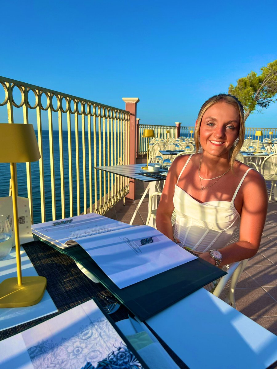 Ysabelle Lewis tweet media