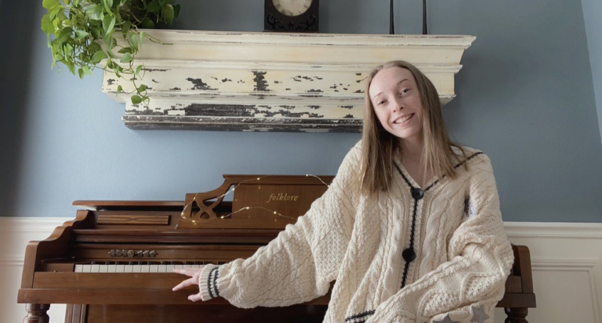 happinessforts's tweet image. i have SO much love for the folklore era and i couldn’t be more excited for the #TSmidnighTS era that has begun! i love that taylor makes each era so unique and special and i will forever hold each era so close to my heart 💘 #StoriesForSwift