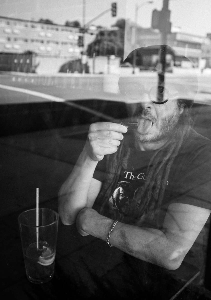 OFFofficial's tweet photo. Happy Birthday to our favorite frontman!
🎂🍰🧁🎁🎈🎉👽🖖🎤🎶 #KeithMorris #FreeLSD
Photo: @dimitricoats https://t.co/nENR81AsTl