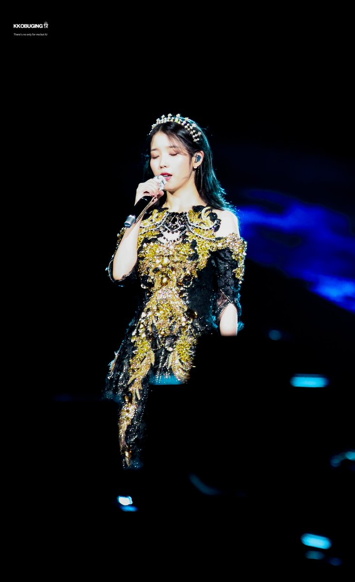 220918 아이유 더 골든 아워 콘서트

🖤숨죽여 쓴 사랑시가 낮게 들리는 듯해🖤
 
#아이유 #이지은 #콘서트 #골든아워 #IU #dlwlrma