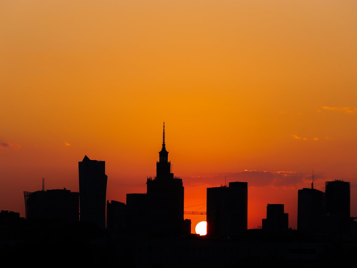 Cami_Giantas's tweet photo. Warsaw's heart 

#clouds #sky #photography #nature #sunset #cityscape #sun #weather #urban #tones #goldenhour #Warszawa #Poland @StormHourMark #cityscape @StormHourMark #500pxrtg @salovesunsets @WizardWeather #EarthCapture #canon #EOS #canonphotography https://t.co/vzWUhmw3WN