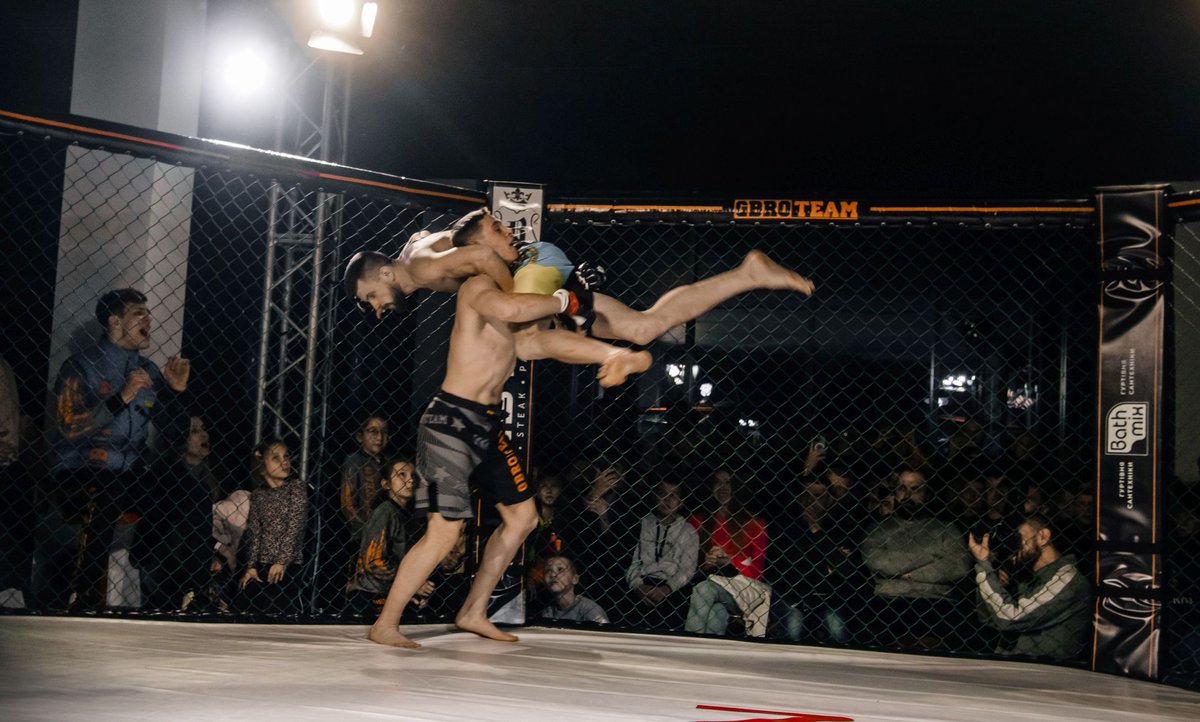 LeagueRFP's tweet photo. 70 kg, Pavlo Buletsa vs Vladislav Yatsko / RFP 88 - WEST FIGHT 32 https://t.co/0T8MJVCDqw через @YouTube 
#MMA #RealFightPromotion #RFP #Ukraine #UFC #Bellator #KSW #Oktagonmma #FEN #BraveFC #Peresvitsportswear #top https://t.co/jq105WmERk