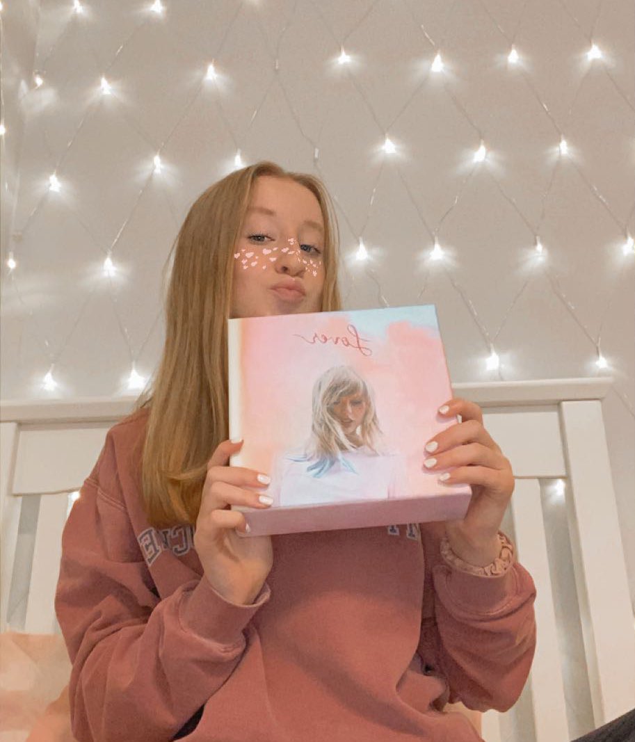 theloveralbum's tweet image. lover will always always be my favourite era :’) the album was released on my birthday and i literally fell in love with it !!! it was also the era i made my first taylor accounts and started meeting all my friends on here&amp;amp;ig🤭the most beautiful album EVER. 💟💟 #StoriesForSwift