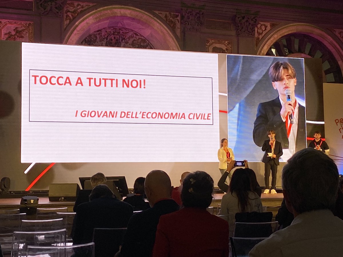 enzo_dirosa's tweet photo. Bella conclusione di #fnec22 Festival Nazionale dell’Economia Civile i giovani che si interrogano su come prendersi più responsabilità proponendo soluzioni concrete
‘’TOCCA A TUTTI NOI!’’
Siamo #inbuonacompagnia. https://t.co/eu65kQApLU
