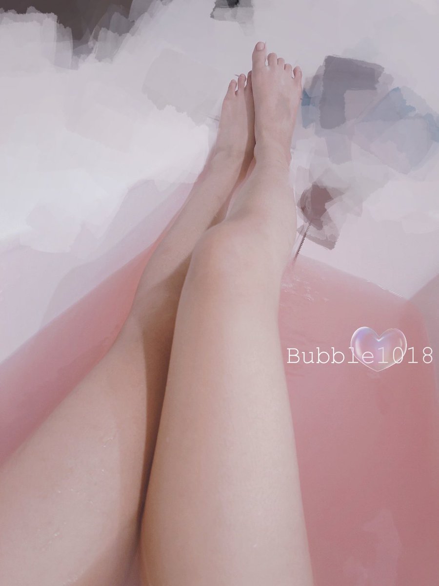 bubble_1018's tweet photo. 回到家第一件事就是洗澡💜💜💜
最喜歡泡澡
女孩子是不是都喜歡泡澡ㄚ
好想要冬天快快來可以每天都泡澡💜
想跟我一起製造粉紅泡泡嗎🫧

#足 #戀足控 #足控 #腿 #大長腿 #泡澡 #埃及腳 #腿控 #學生妹 #長腿 #裸足 https://t.co/EbzR4NIgOn