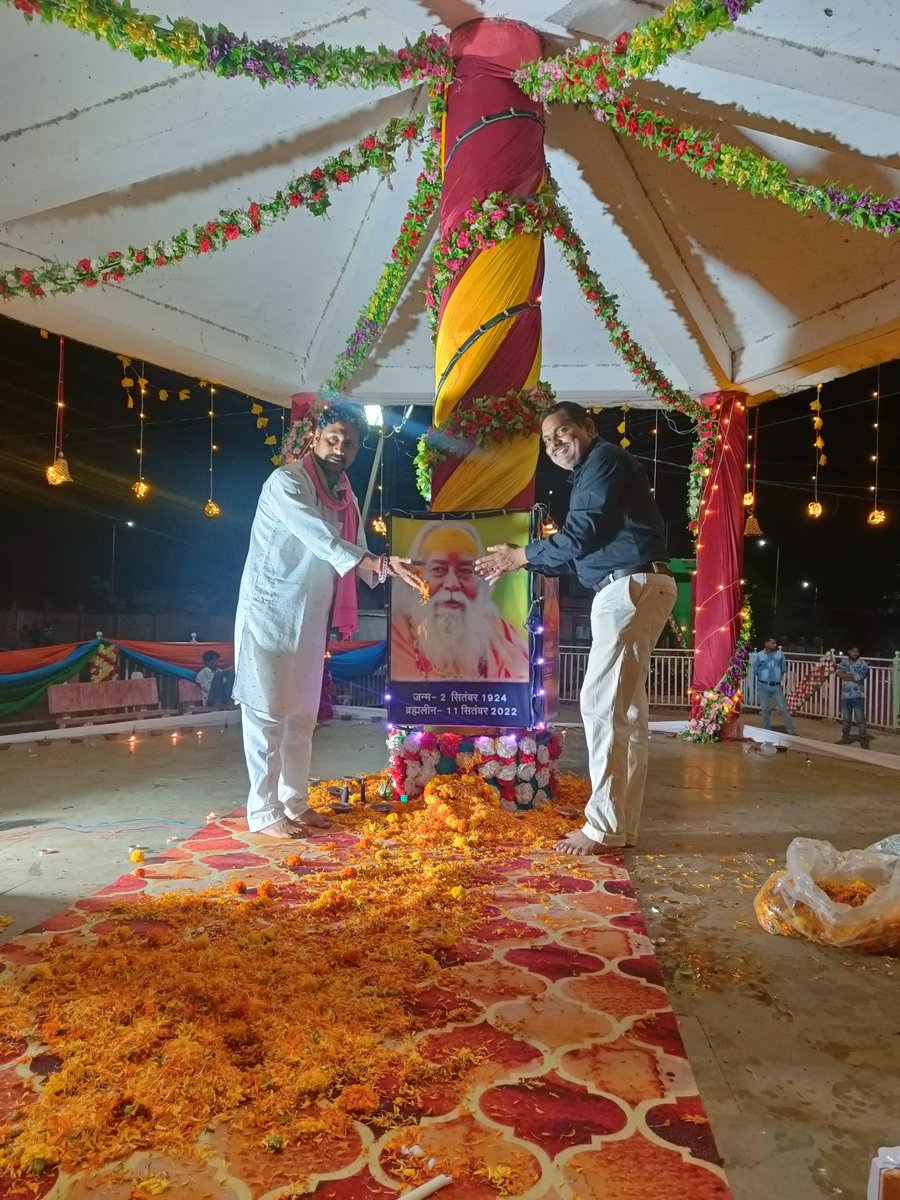 manojsharma_bjp's tweet photo. शंकराचार्य स्वामी स्वरूपानंद जी के ब्रह्मलीन होने के पश्चात आज अशोकनगर में तुलसीसरोवर पार्क पर आयोजित कार्यक्रम में सम्मिलित होकर , श्रद्धा सुमन अर्पित कर पुष्पांजलि दी। https://t.co/IOyc6QSCx8