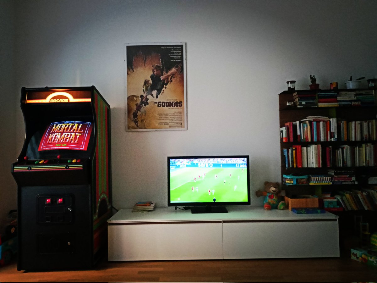 Iononsoleggere's tweet photo. La #pace dei #nerd 🕹️📺 #livingroom #livingroomdecor #interiordesign #interni #nerding #nerdlife #homesweethome #famiglia #retrogames #retrogaming #arcadeclassics #arcadecab #arcadepic #sundaypic #sundayfunday #weekend #weekendvibes https://t.co/2C5RuK09bz