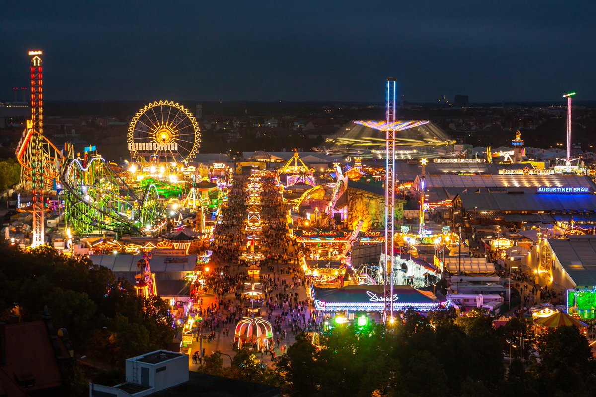 ReinhardPeters's tweet photo. Das Oktoberfest verbraucht 3 Millionen* kWh Strom, 200.000 Kubikmeter Erdgas &amp; 120 Millionen Liter Trinkwasser. 
Und ca. 7.5 Millionen Liter Bier. O´zapft is…🍺🍻
* So viel Strom wie ca. 1.100 Haushalte in einem Jahr verbrauchen.
Quelle: https://t.co/RzinNf0nhG https://t.co/lYB2Nw64Ob