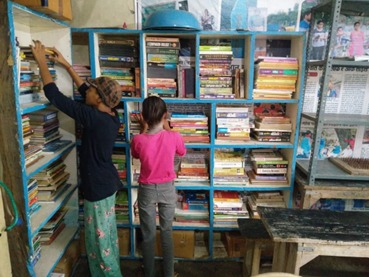 VIPASATIWARI03's tweet photo. They're not just books, they're dreams. Don't ignore them. Don't throw them. Donate!🙏✨
#pustakdaan #aashraya #education #sharvashikshaabhiyan https://t.co/UZKctuM6U8