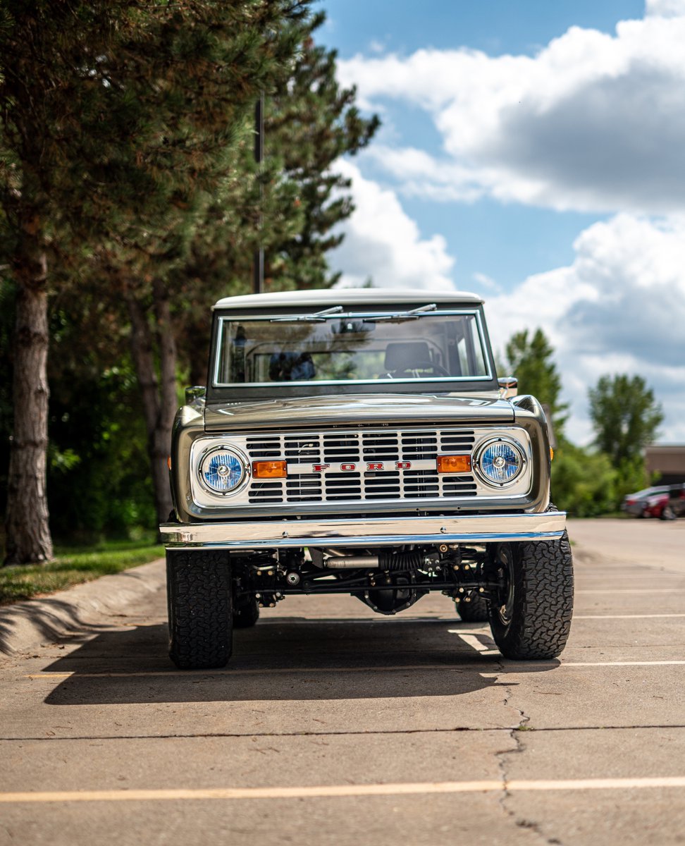 RahalPaintPro's tweet photo. 76' Ford Bronco received full frontal and rockers protected with @Xpel ULTIMATE PLUS PPF. We also ceramic coated the entire vehicle. #ProtectYourInvestment

📞 (317) 752-4151⁠

#UltimatePlus #Xpel #Indianapolis
#PPF #PaintProtectionFilm 
#Ford #Bronco #FordBronco https://t.co/VQVw9GIak7