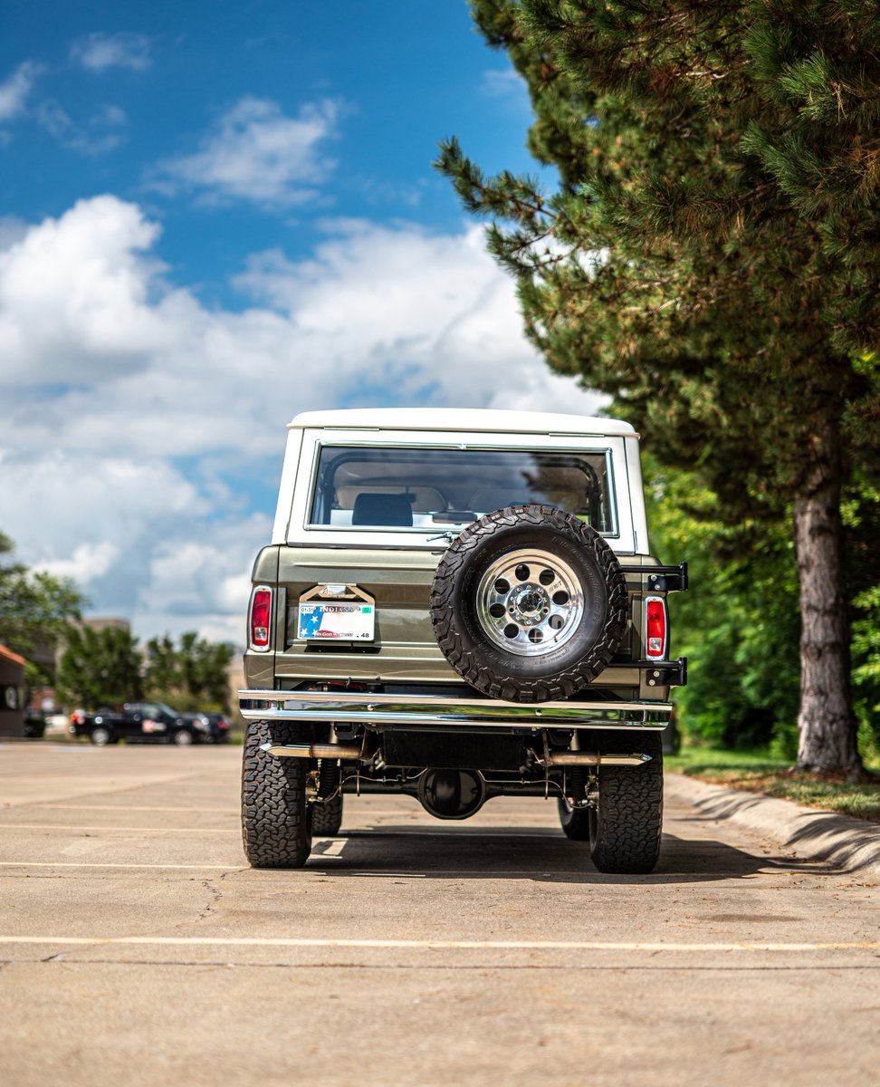 RahalPaintPro's tweet photo. 76' Ford Bronco received full frontal and rockers protected with @Xpel ULTIMATE PLUS PPF. We also ceramic coated the entire vehicle. #ProtectYourInvestment

📞 (317) 752-4151⁠

#UltimatePlus #Xpel #Indianapolis
#PPF #PaintProtectionFilm 
#Ford #Bronco #FordBronco https://t.co/VQVw9GIak7
