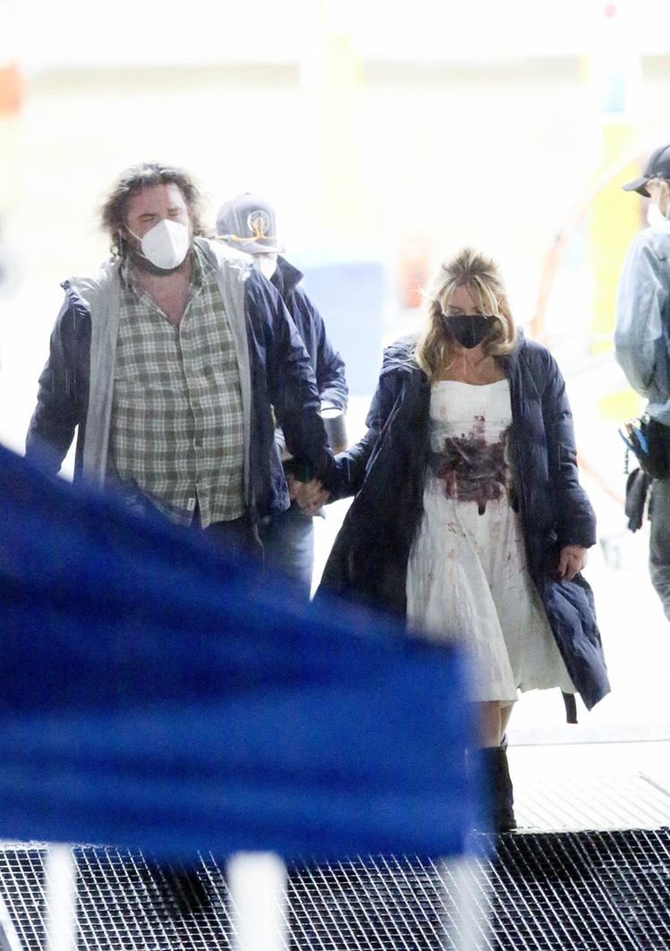 hsupdatehs's tweet image. okey but still…. we dont know anything ab that #DontWorryDarling