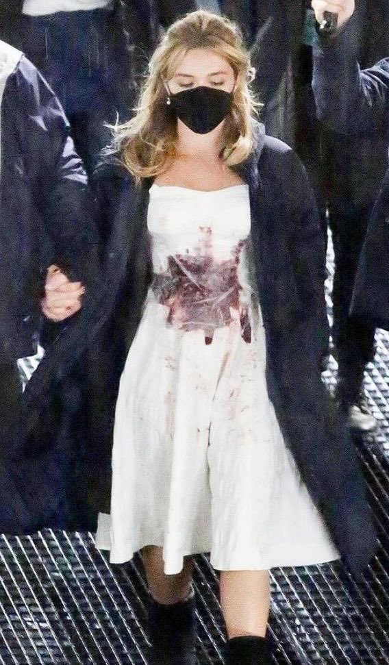 hsupdatehs's tweet image. okey but still…. we dont know anything ab that #DontWorryDarling