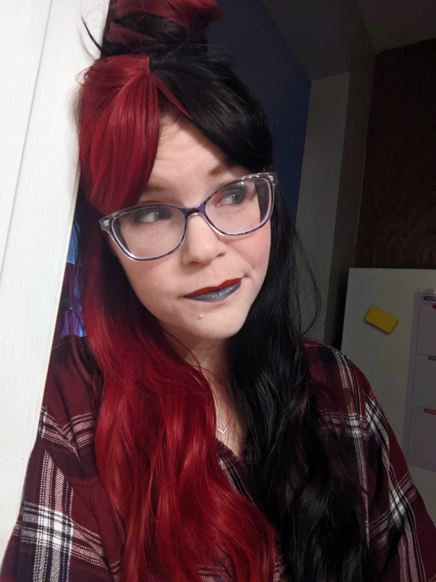 TinyTreesTV's tweet photo. Two-toned  ❤️🖤

And thinkin' about fall https://t.co/yUZaCNim6G