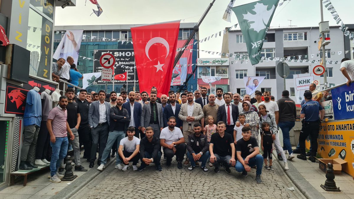 avtekinturan's tweet photo. Genel Başkanımız Sayın @Ahmet_Davutoglu ile birlikte Sultanbeyli’de Gelecek rüzgarı esti.       @isamesihsahin @EsenyurtGelecek https://t.co/wZWarufxk6