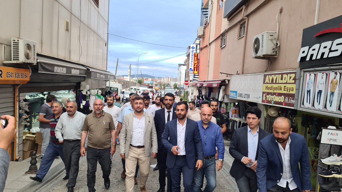avtekinturan's tweet photo. Genel Başkanımız Sayın @Ahmet_Davutoglu ile birlikte Sultanbeyli’de Gelecek rüzgarı esti.       @isamesihsahin @EsenyurtGelecek https://t.co/wZWarufxk6