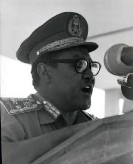 1 يناير 1985 - إفتتح الرئيس السوداني جعفر نميري مجمعا سكنيا انشأته دولة الكويت في منطقة مونكي بمدينة...