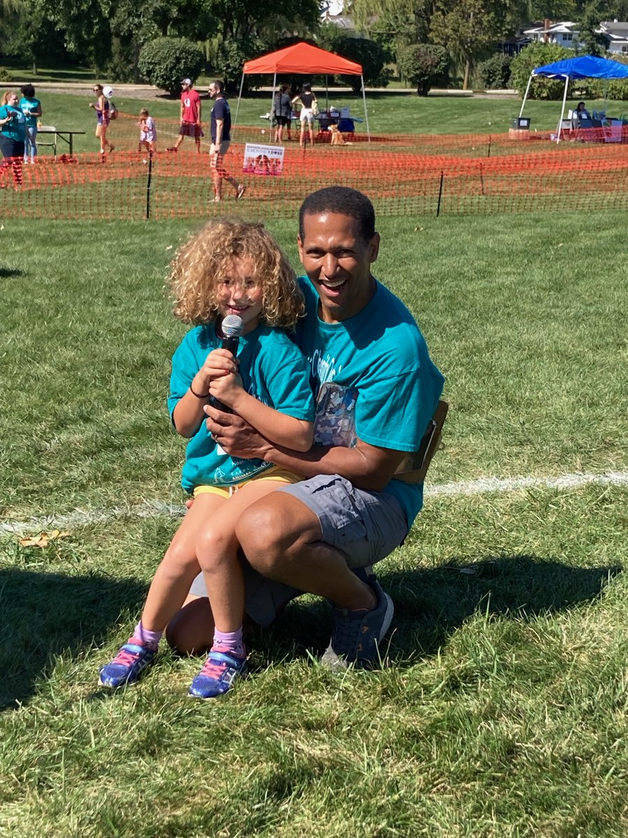 DrMonContreras's tweet photo. What a beautiful day to raise money for low-income families' pet care! Go to https://t.co/BlT7GqVETM for more info or to donate! #AskDrMon #VetBrosCharity https://t.co/5jGV2037zb