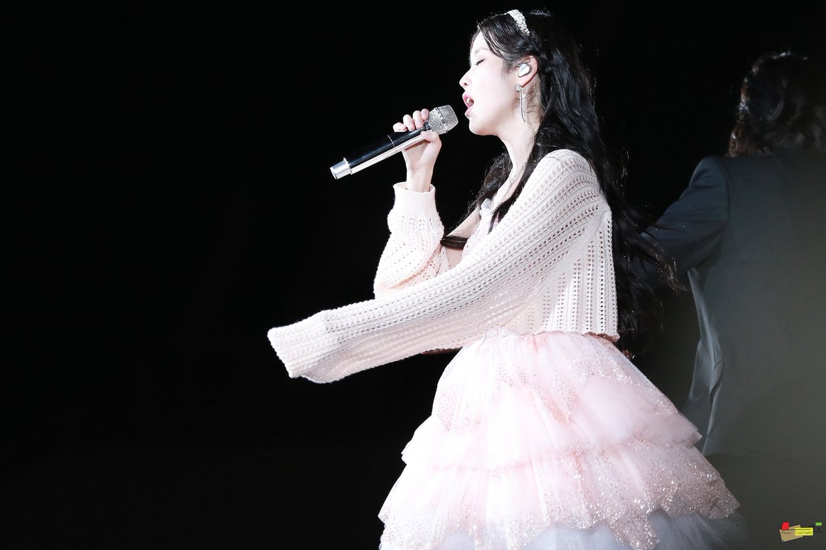 angelring33's tweet photo. 220918  아이유콘서트 Sample2
#IU#아이유
#IU_14th_Anniversary
#The_Golden_Hour#막공 https://t.co/VPDJfc3mcw