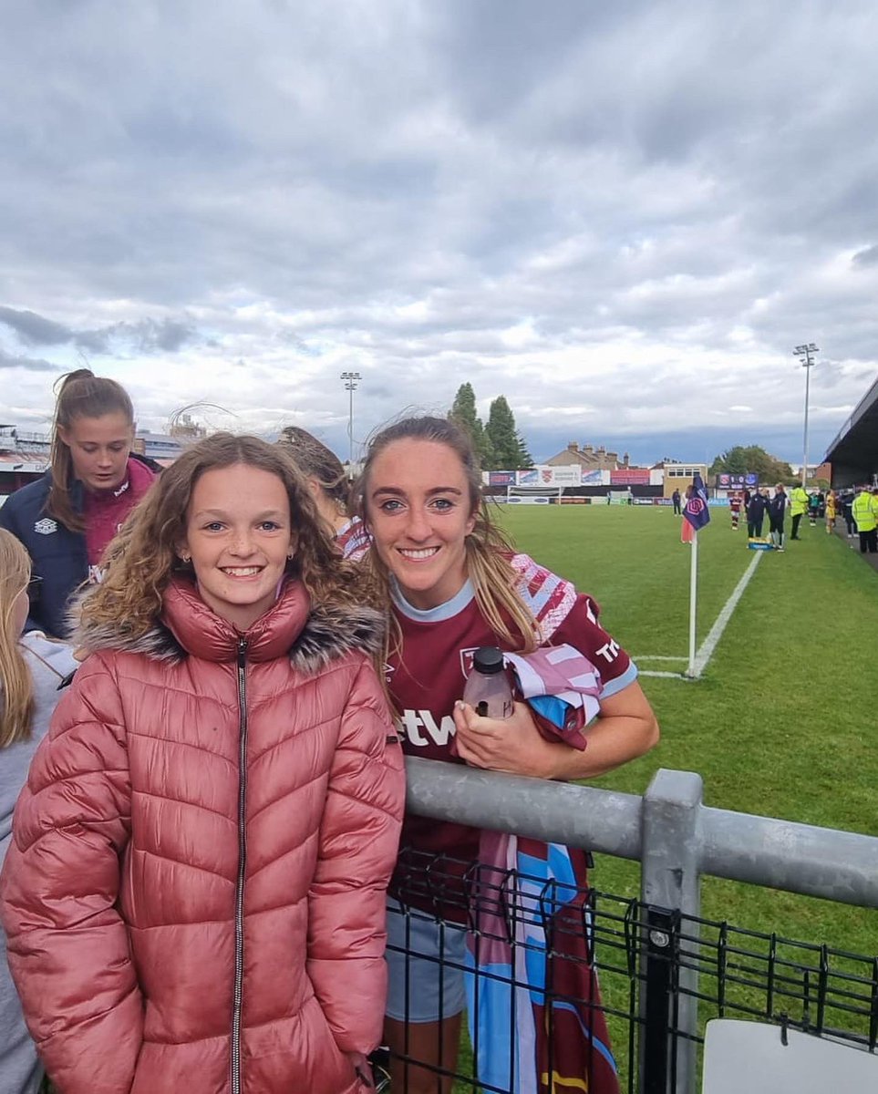 FCRedwingGirls's tweet photo. Congrats to our sister club @westhamwomen on their win over @evertonwomen today.
Massive thanks to all the players who came over to our 27 #Redwingers who were there to have some photos taken.
#coyi #weareredwingers https://t.co/krW9WqCe2q