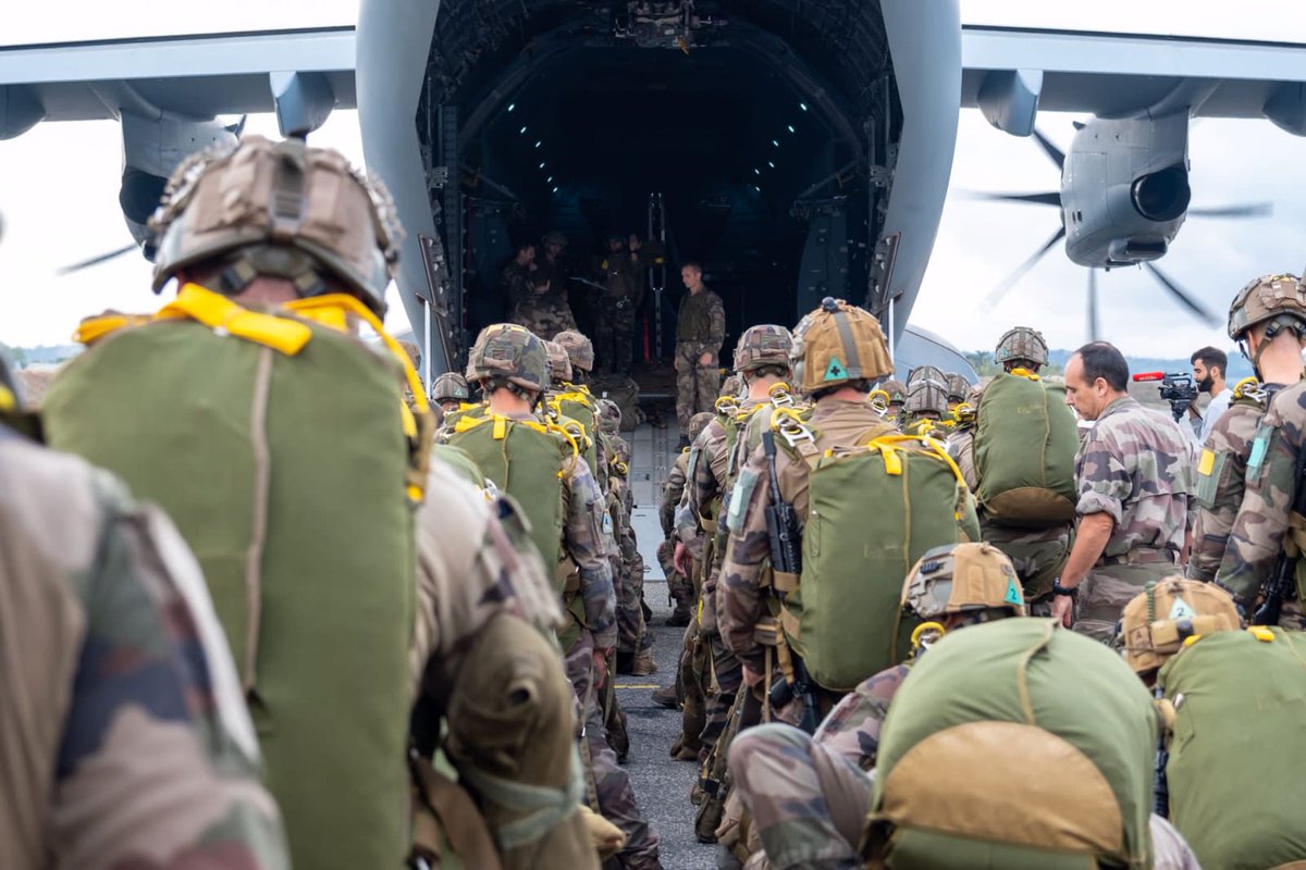 LegionEtrangere's tweet photo. Exercice #Manticore  : Embarquement dans l'A400M pour un saut avec les légionnaires du #2REP et leurs camarades du #17RGP
 
#LégionEtrangère https://t.co/l4boKPnorh