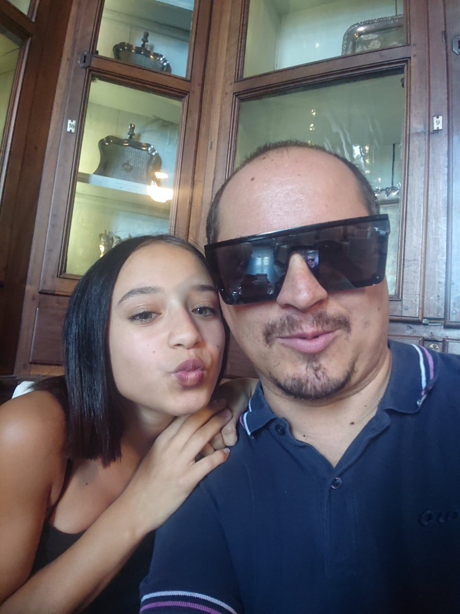 Massimi14217025's tweet photo. Merenda con mia figlia https://t.co/6KR6hXdg9D