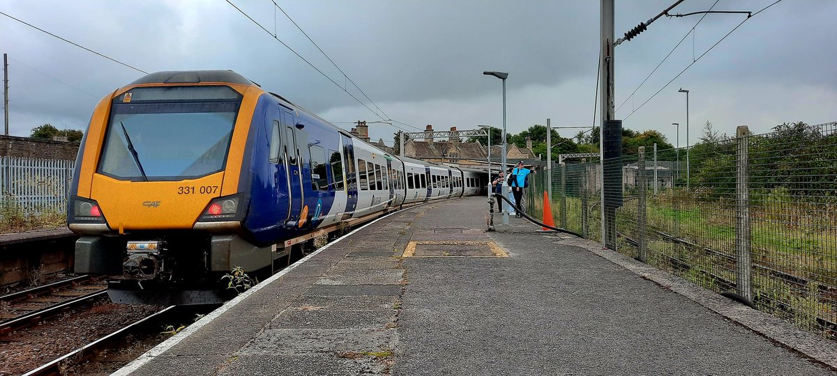 Guard_Amos's tweet photo. Todays #potd comes from Carnforth and shows the unusual sight of a pair of @northernassist #caf331 units in the shape on 331007+331004 after arrival from @manairport
@railcamlive @PaulMBigland @chris_railway @cheggs1978 @RailwayMagazine @BobLovesTrains @tinytrainspott1 https://t.co/AoAmr8smR3