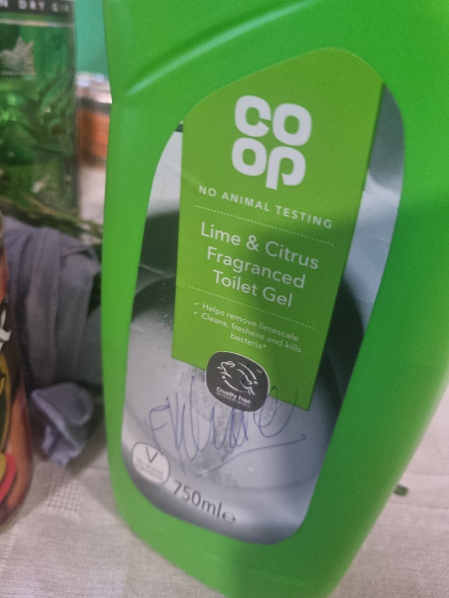A137HEA's tweet photo. When you're at a charity cricket afternoon tea and you bid on a signed bottle of toilet gel.....@flintoff11 is it legit? 😂🙈 https://t.co/WirZNGN9P2