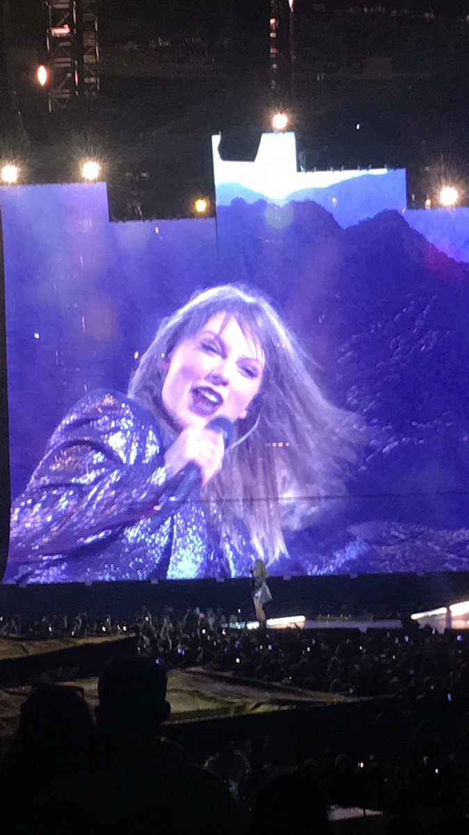 reckedmaserati's tweet image. reputation era still has to be my favorite! It was the first album release I got to be in the city for, the first Taylor Swift concert I ever went to, and the era I joined twitter! #StoriesForSwift