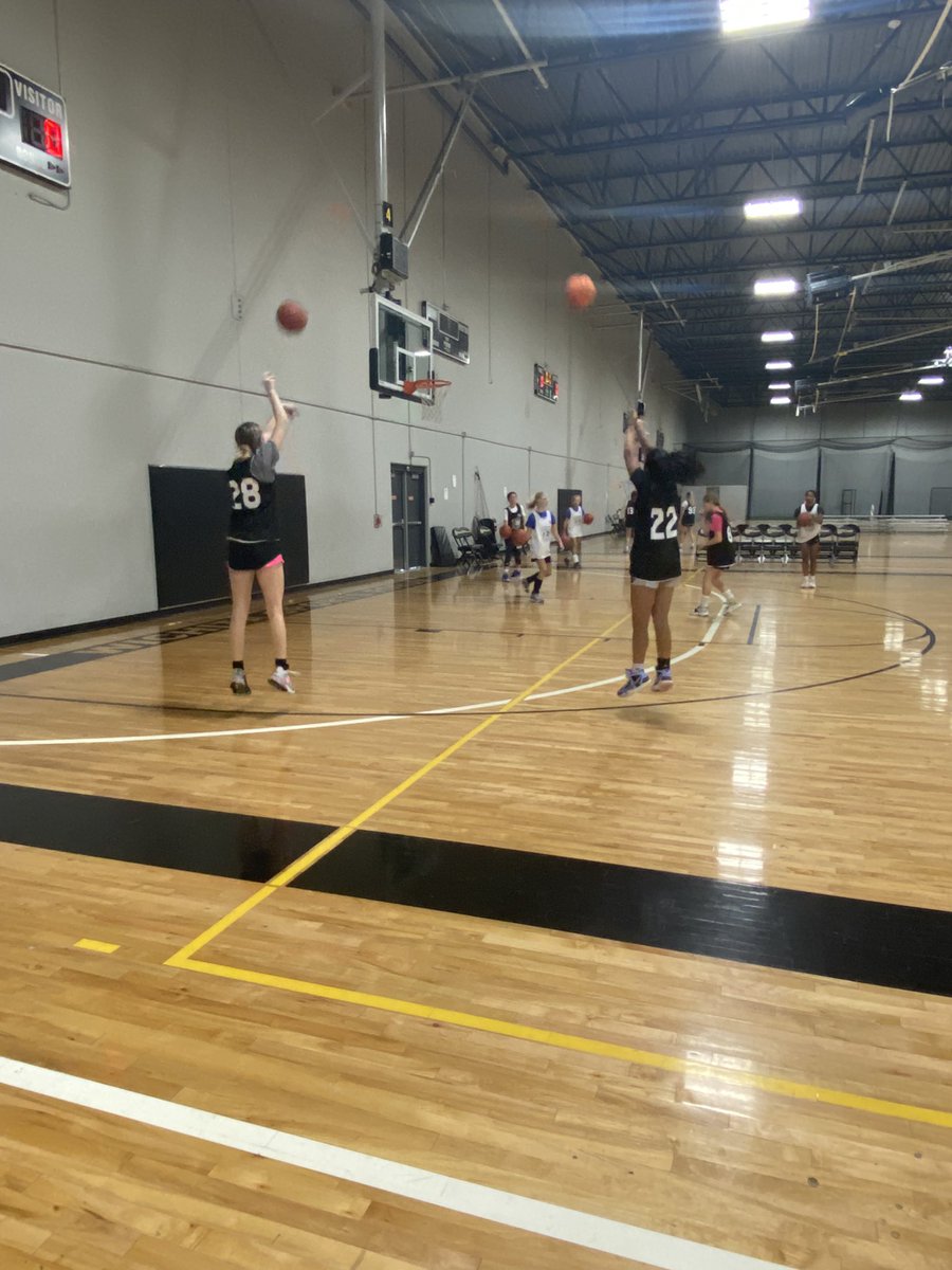 Let’s go girls! #basketballneverstops <a href="/alysaj_20/">Alysa Scott</a> <a href="/RoebuckPrayer/">PrayerRoebuck2025</a> <a href="/I35Showcase_GBB/">I-35 Showcase GBB</a>