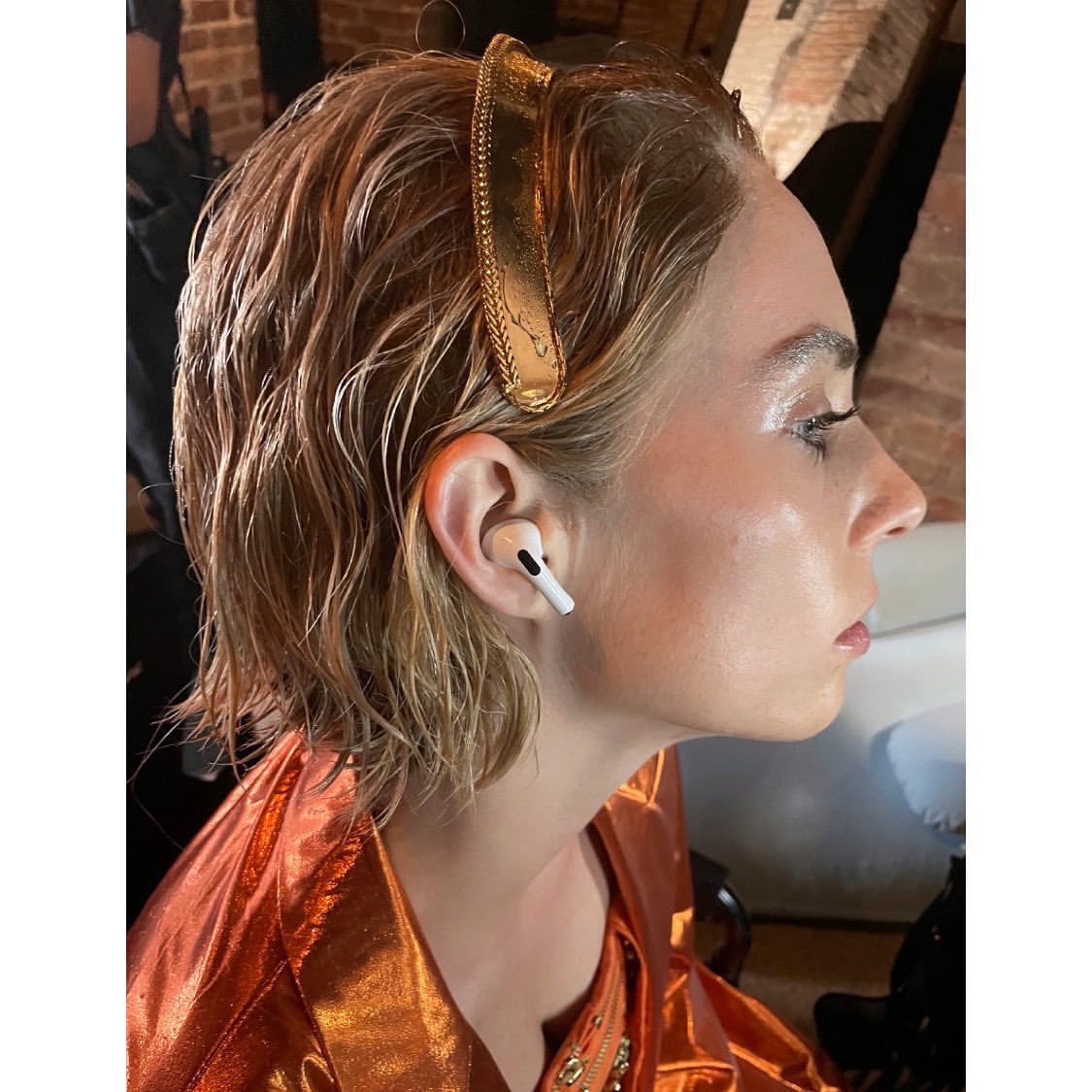 dailymayahawkee's tweet image. always got that dam headphone in she’s so me