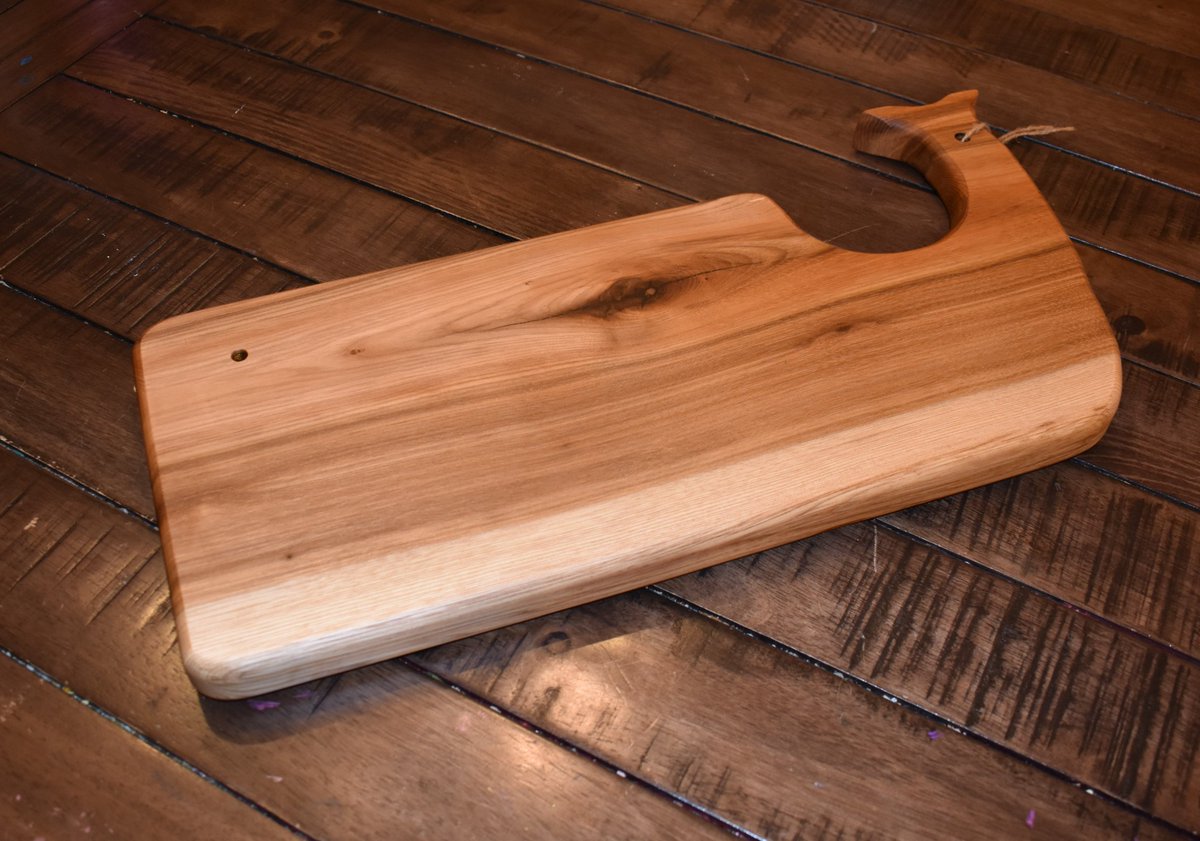 JeanNav38989621's tweet photo. Asked my local woodworker @tsbuildsusa https://t.co/ih8IBDaGhy
about this idea... and it turned out AMAZING. 🙀😻💜

#btsarmy #sugavlog #yoongi #whalien #whaleboard #woodworking #customwoodwork #cuttingboard #btsvlog #hyyh #agustd https://t.co/1s8sKABH3y
