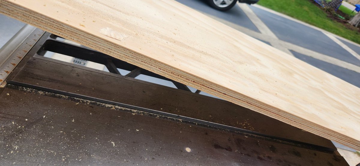 O_Mutt's tweet photo. @Menards 3/4" BCX Ply, huh? Both sheets I bought had a gap/failed glue section like this. https://t.co/iaJknxfCXb