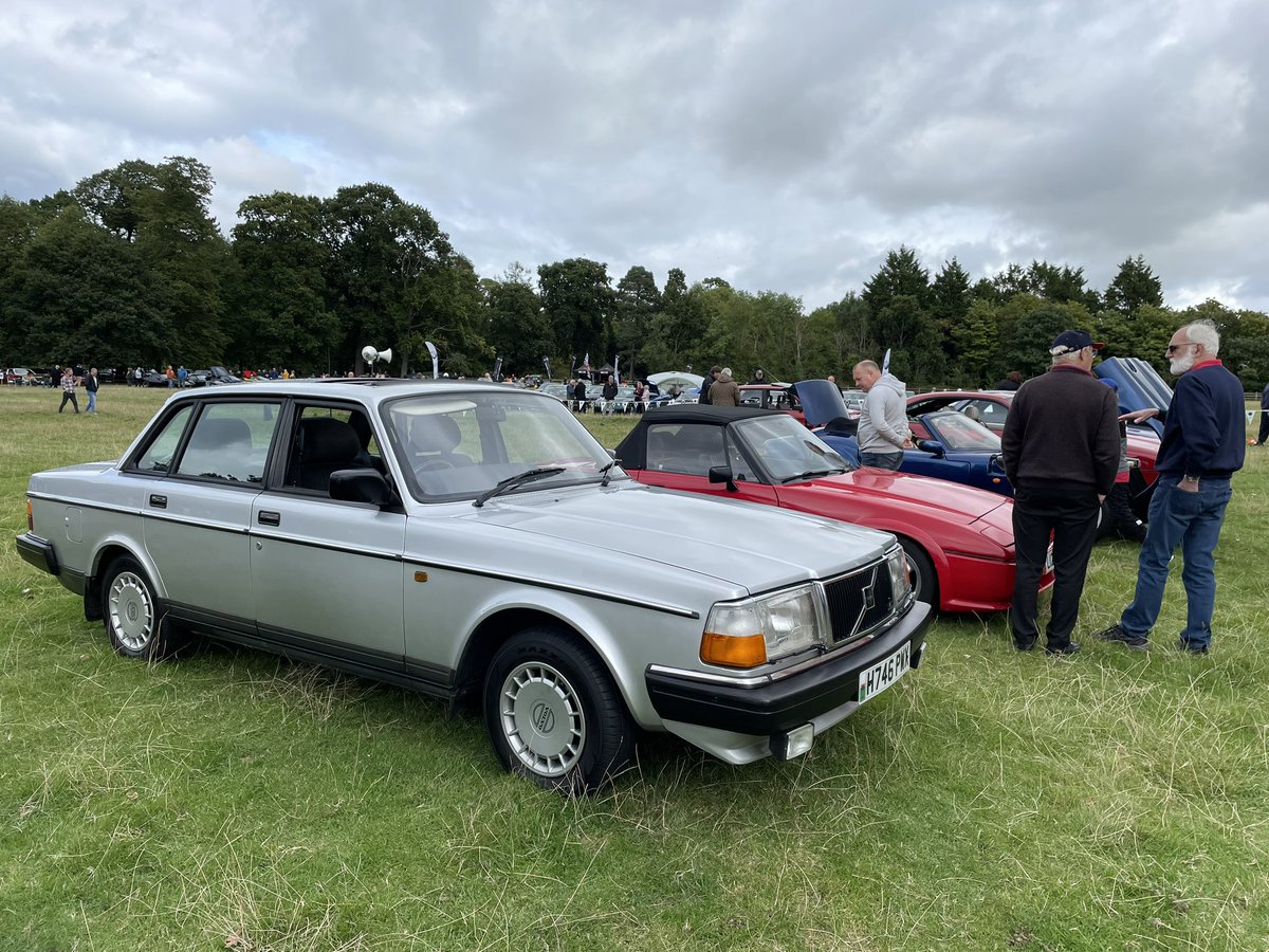 beckers1000's tweet photo. Great day today at Bodrhryddan Hall Classic Car show with @CraigHughes666 and Mrs H 🏴󠁧󠁢󠁷󠁬󠁳󠁿😊👍@classicshows #classiccars #volvo #volvo240  #suzukiCappuccino #shibainu #volvo140 https://t.co/YOOJNd84se