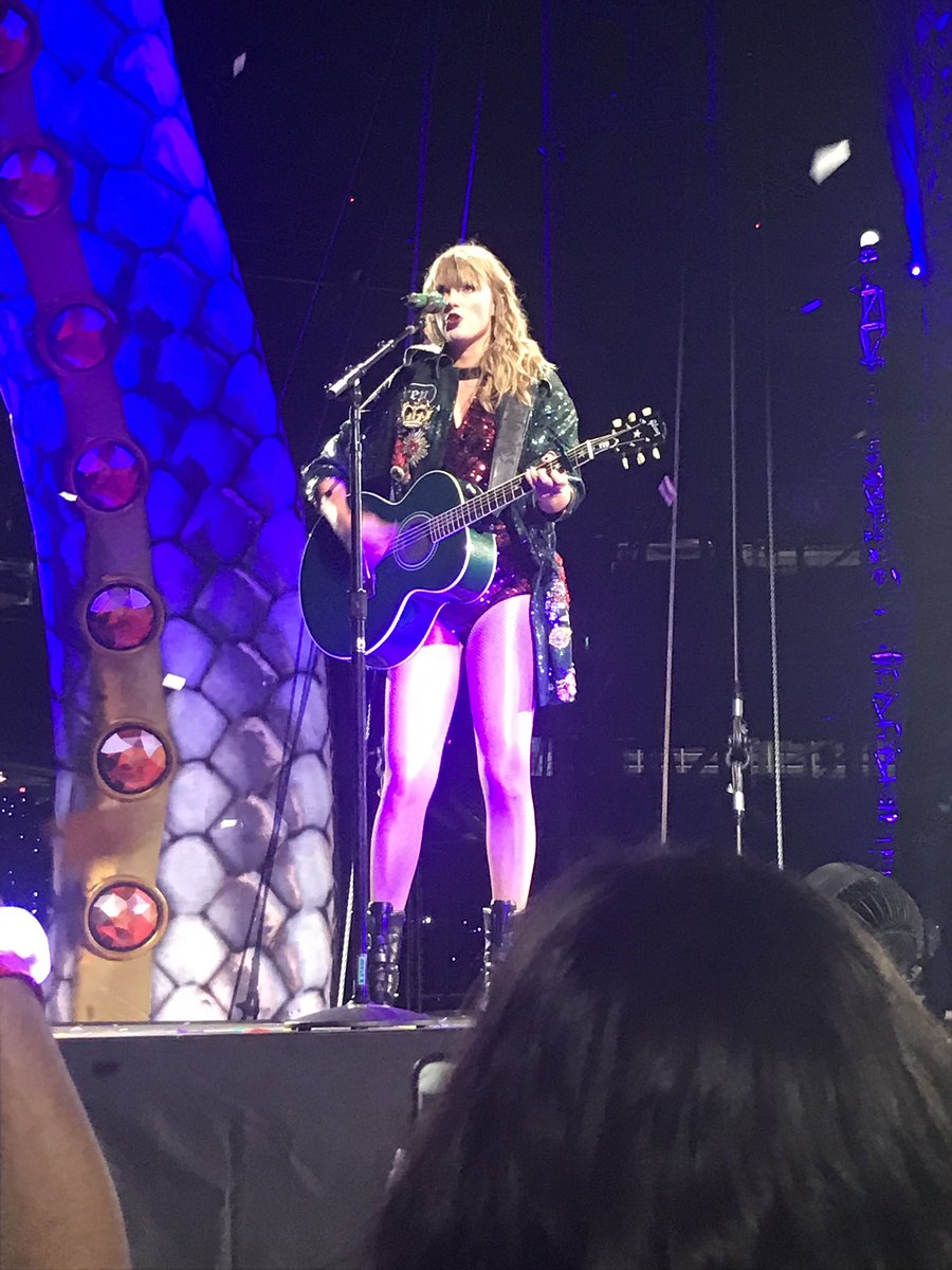 PaperRingsTS13's tweet image. #StoriesForSwift Hi, I’m Christa and my favorite album/era will have to be reputation because, for one it’s just the most ICONIC album/era to ever exist. And for two I’m just overly obsessed with the entire album 🖤🐍 #repstanforever @taylorswift13 @taylornation13