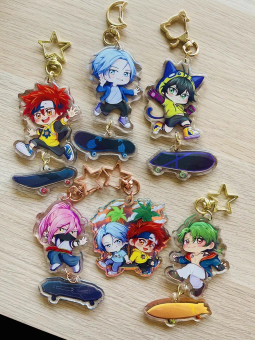 Llaveros de Haikyuu y Sk8 a cholón. Pero en plan, demasiados. Quiero que se acaben todos por favor xD (que mi riconcito de trabajo es pequeñito y no tengo donde guardarlos lol) 