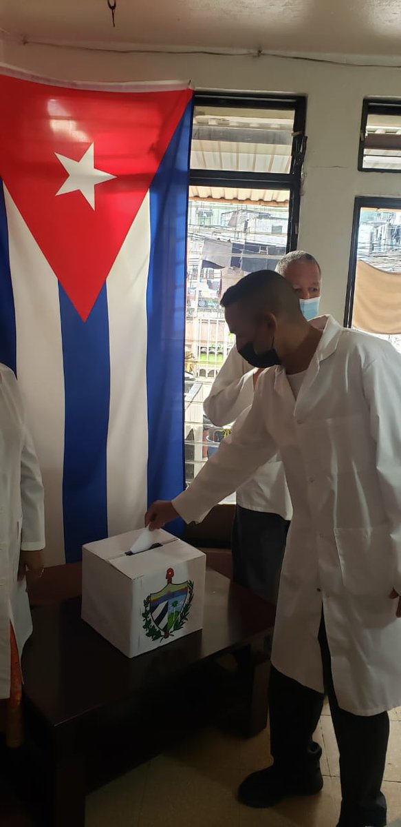 BmcSpn's tweet photo. Nuestra Brigada Médica en Guatemala hoy desde temprano ejerció su derecho al voto .
Un voto al Si ,# por las familias ,# por la Paz ,# por el Amor 
#TuVotoCuenta 
#CubaPorLaPaz 
#CodigoDeLasFamilias https://t.co/PpXJSSbUsI