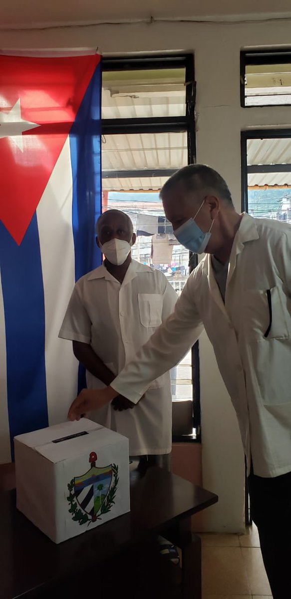 BmcSpn's tweet photo. Nuestra Brigada Médica en Guatemala hoy desde temprano ejerció su derecho al voto .
Un voto al Si ,# por las familias ,# por la Paz ,# por el Amor 
#TuVotoCuenta 
#CubaPorLaPaz 
#CodigoDeLasFamilias https://t.co/PpXJSSbUsI