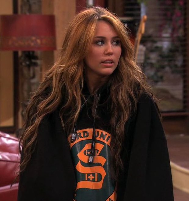 PopCulture2000s's tweet photo. hannah montana https://t.co/Ekqilp0j0q