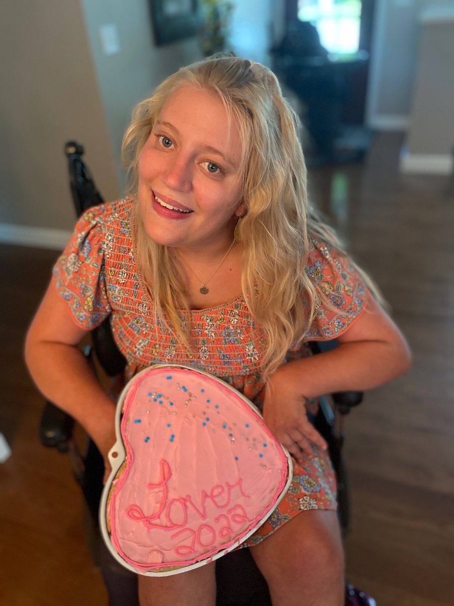 amandacarolynj's tweet image. Lover is my favorite era. It taught me that no dream is too big. I will always be grateful to Taylor swift because she saw my sense of humor and my personality first,not my disability.#StoriesForSwift  @taylorswift13  @taylornation13