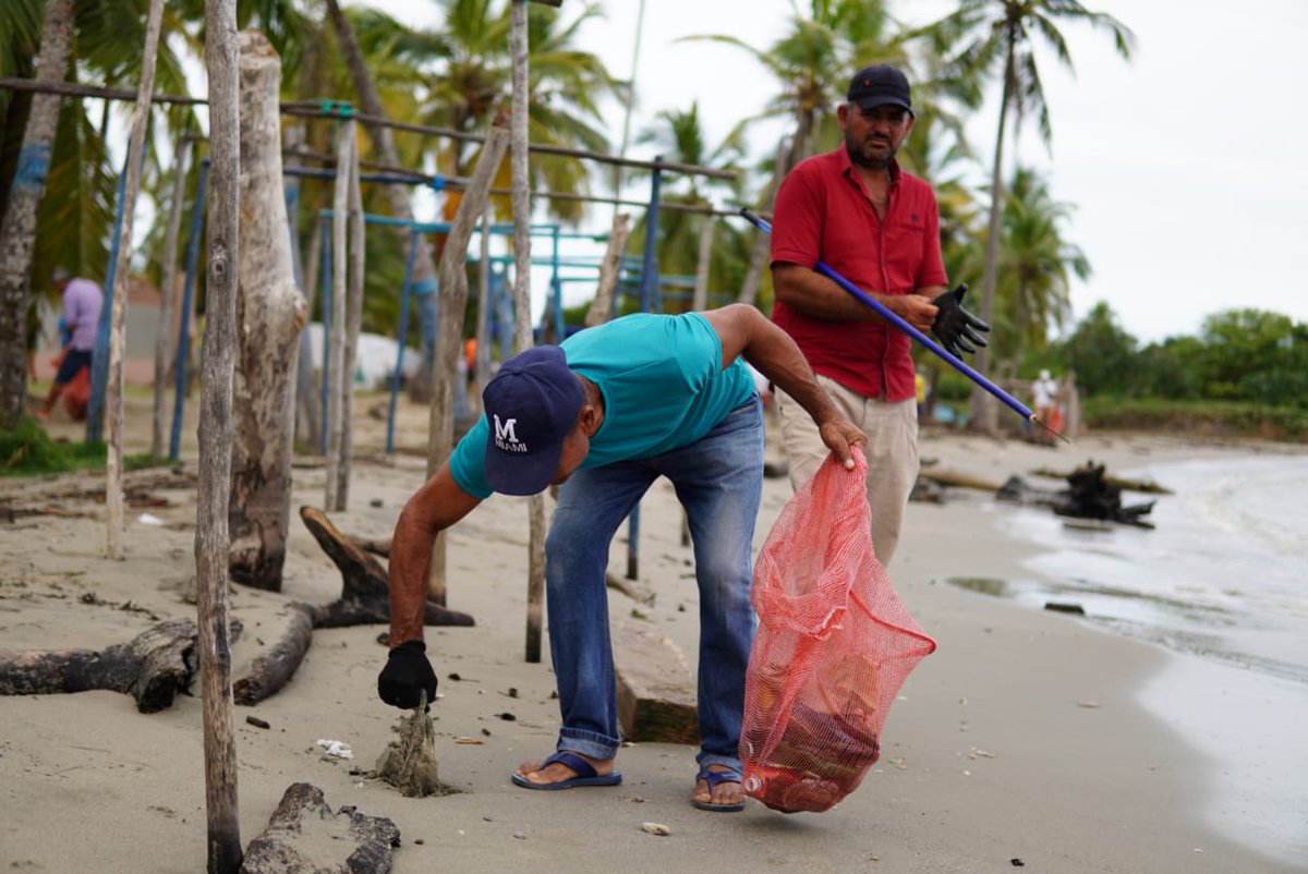 Los habitantes de #Coveñas dijeron si  #VamosAHacerloColombia y así recogimos 142 kg de residuos en dos playas. #PlayasLibresBasuraCero #DiaMundialDeLaLimpieza #DiaMundialdelasPlayas