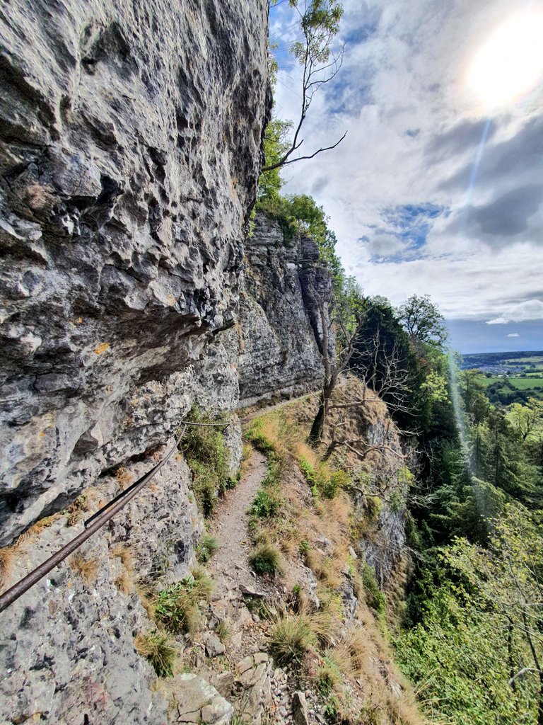 abbiemann1982's tweet photo. Day 3. 

Bravery.

I'm grateful that I've learned to be brave when I need to be. To live alone. To say something difficult. To wait for what's right. To let go of what isn't. 

And today, to walk along here, Giddy Edge, in Matlock. 

#40daysto40 #gratitude https://t.co/PxgJ7g7n3i